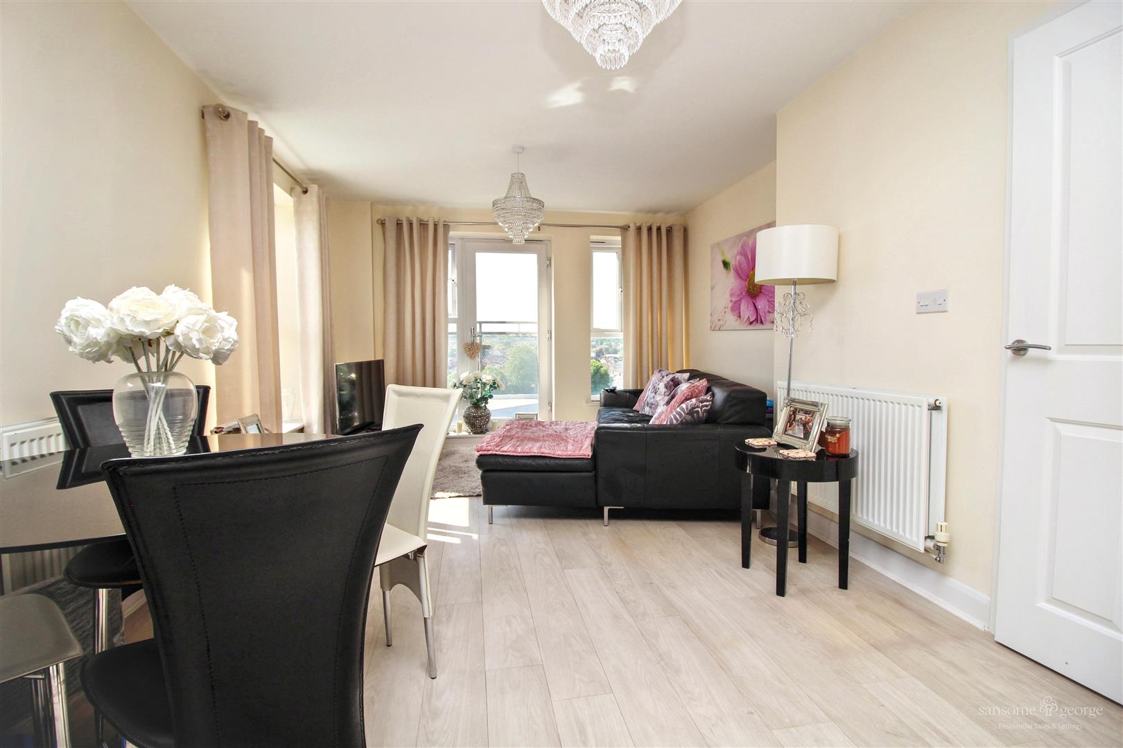 2 bed property in Moulsford Mews, Reading